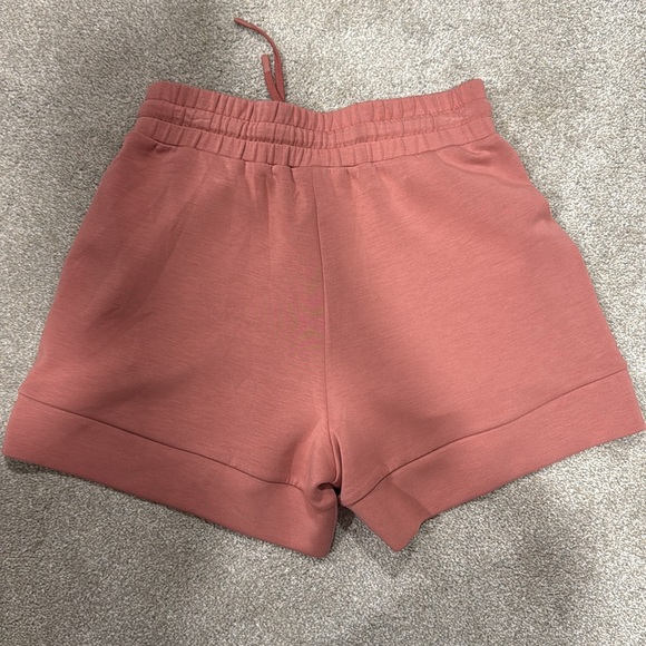 Varley Atrium High Rise Short 4.5’ Size Medium - Picture 4 of 8